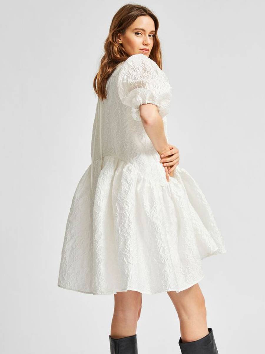 SELECTED FEMME HVIT OVERSIZED KJOLE MED PUFFERMER FemmeHomme